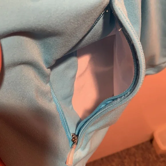 Adidas lightweight full zip jacket - Picture 4 of 8